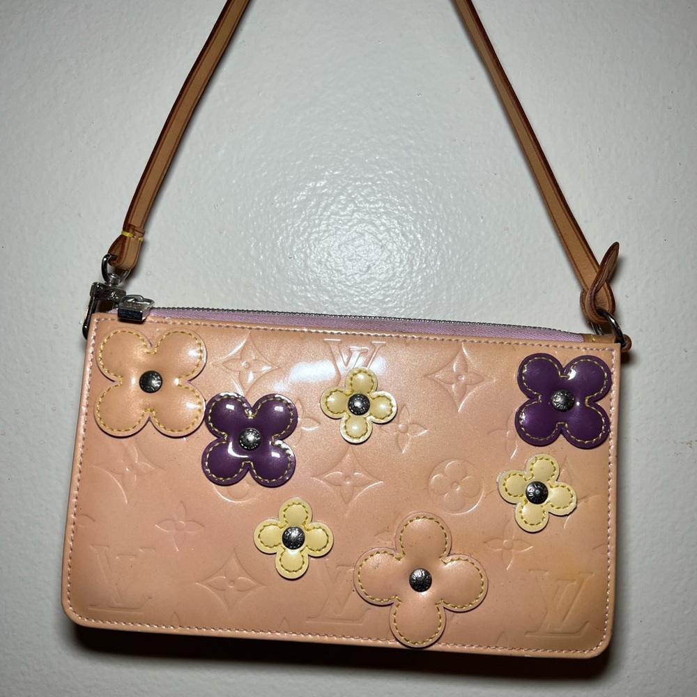 LOUIS VUITTON VERNIS FLOWERS POCHETTE